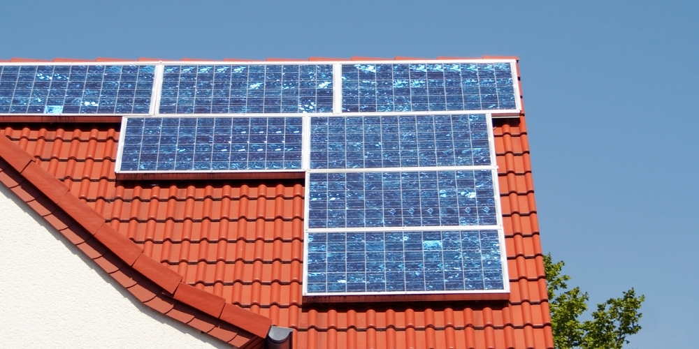 Сонячна енергетика з вигодою: джерело безперебійного живлення та станція під ключ по зеленому тарифу